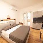 Giulia Apartment *