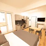 Giulia * Genua